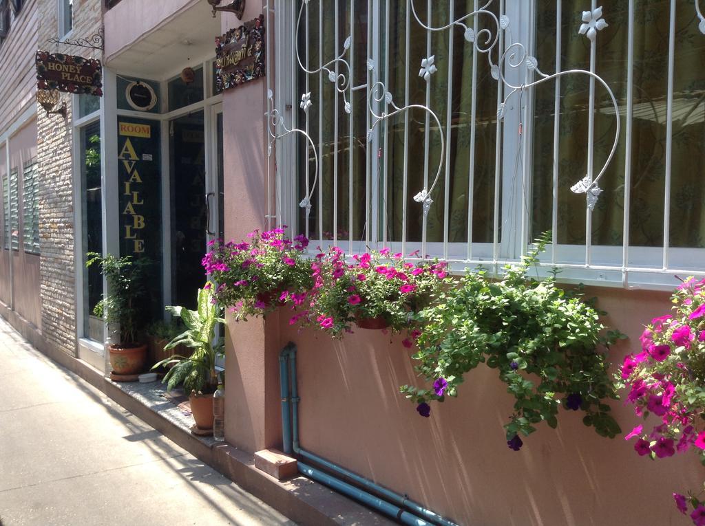 Honey Place Guesthouse,special Rate For Long Banguecoque