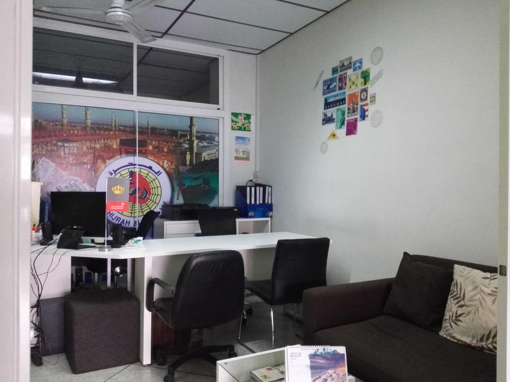 M House Hostel *