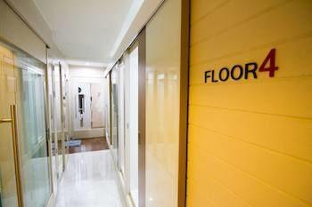 D-box Hostel