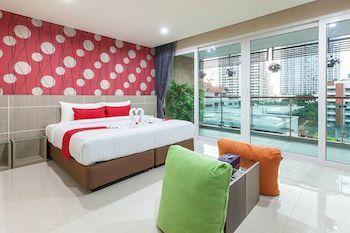 Hostel D-box