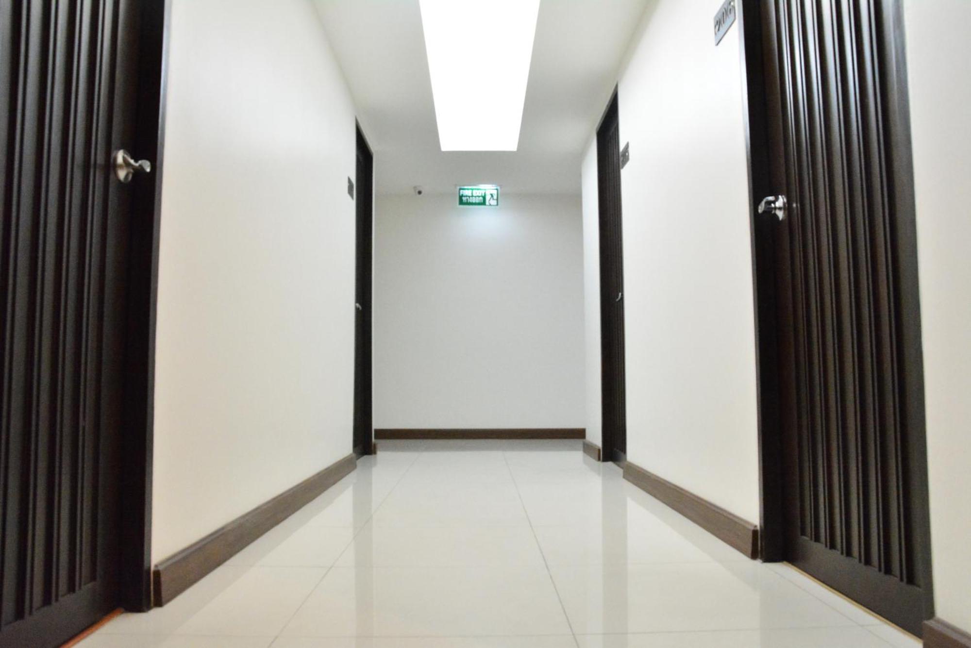 White House Asoke Sukhumvit 18