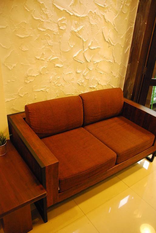 White House Asoke Sukhumvit 18 Bangkok