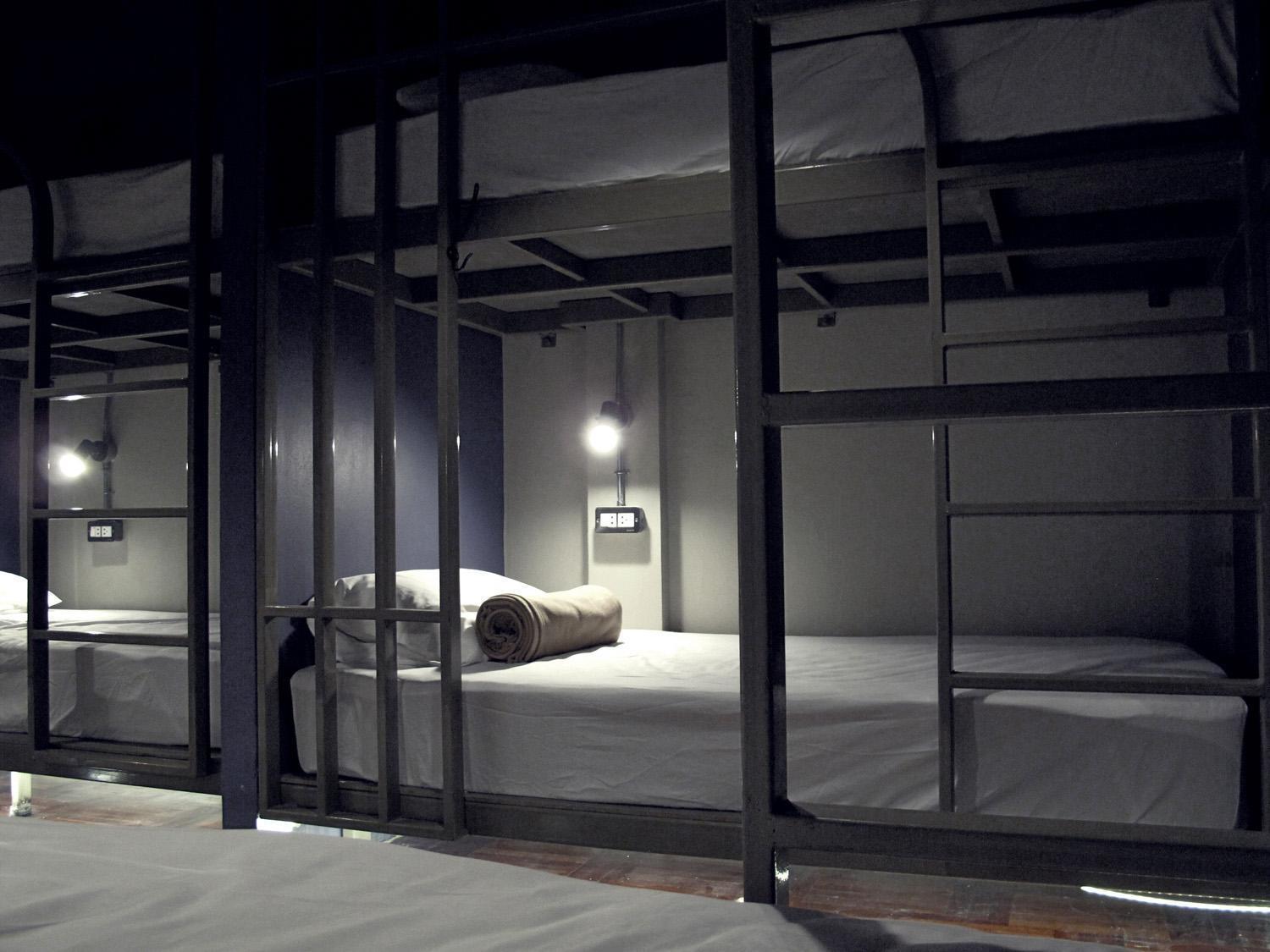 Hostel Monomer *