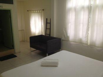 Hostel Asok Montri *