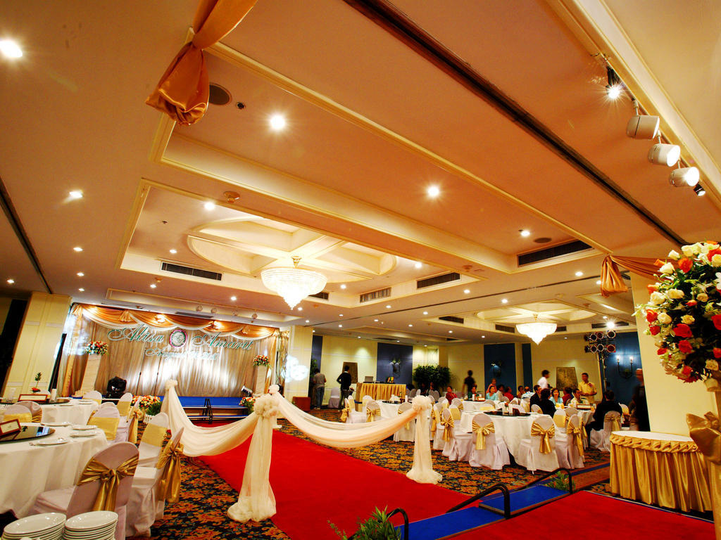 Khách sạn Montien Riverside 5*