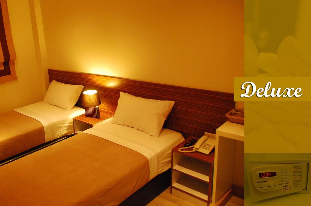 White House Asoke Sukhumvit 18 Bangkok