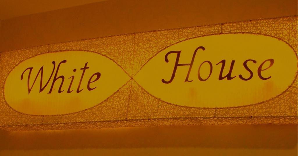 White House Asoke Sukhumvit 18 Bangkok