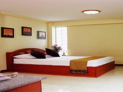 Motel Golden House @ On-nut Station 2*