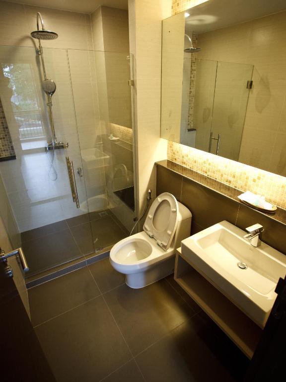 Hotel Alisha Court & Bangkok