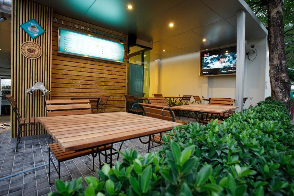 Hotel Alisha Court & Bangkok