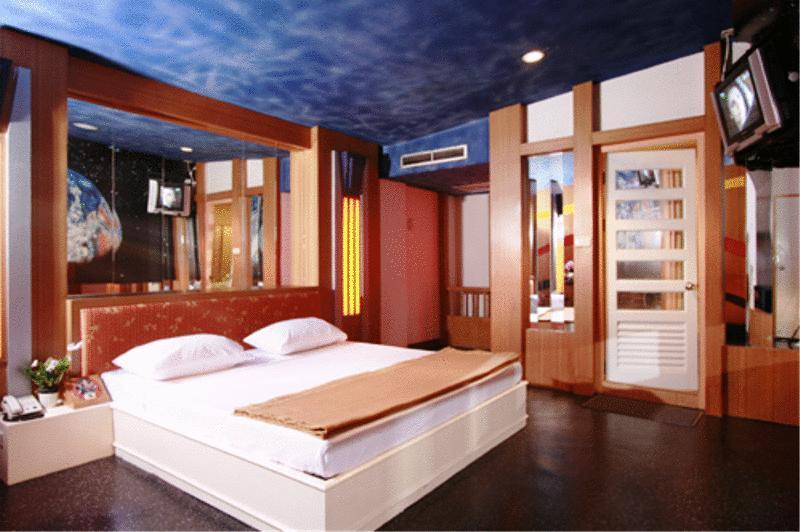 Hotel Ratchada And 3*
