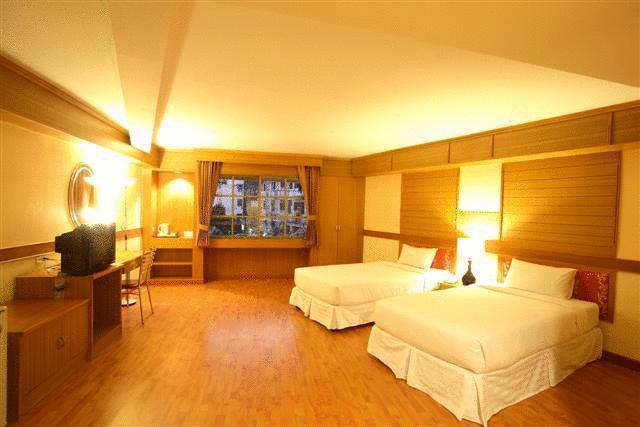 Hotel Ratchada And