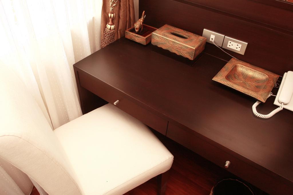Khách sạn Mirth Sathorn Bangkok