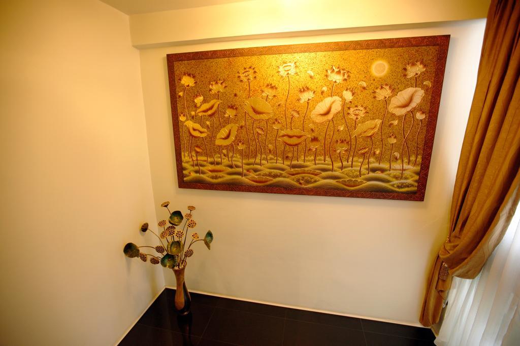 Khách sạn Mirth Sathorn Bangkok
