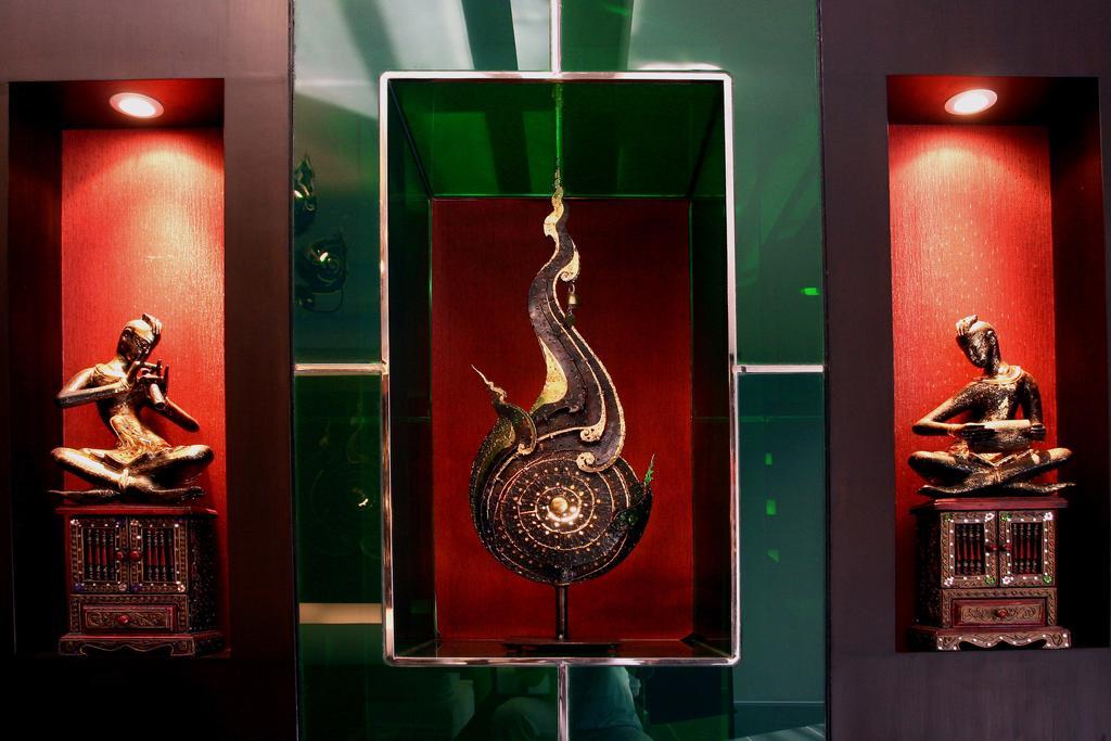 Khách sạn Mirth Sathorn Bangkok