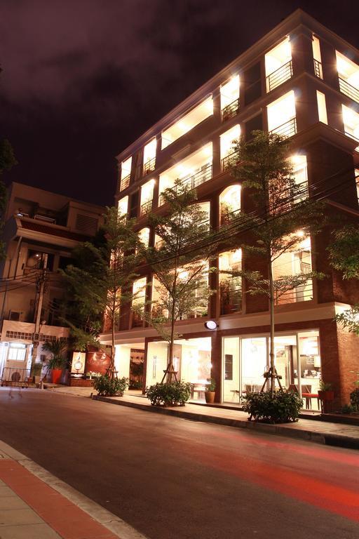 Khách sạn Mirth Sathorn Bangkok