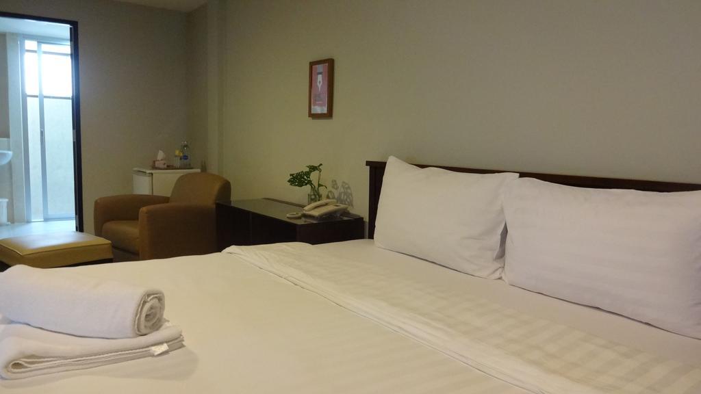 Inn Mango Bedroom 2*