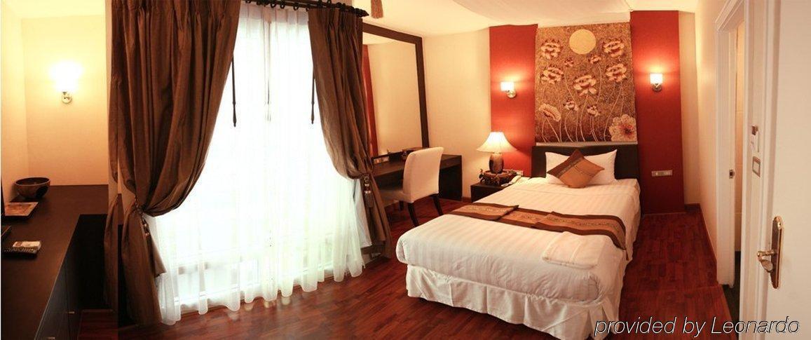 Khách sạn Mirth Sathorn