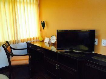 Yellow Ribbon Hills, Boutique