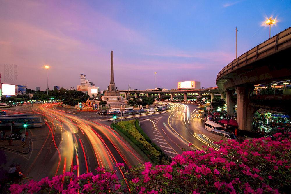 T @ Victory Monument