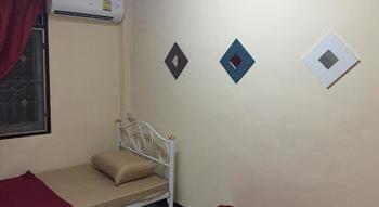 24 Hostel *
