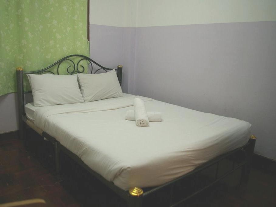 Moom Pon Khlai & Hostel *