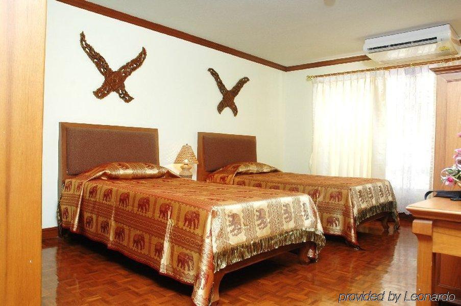 Royal Ivory Sukhumvit Nana Khách sạn 3*