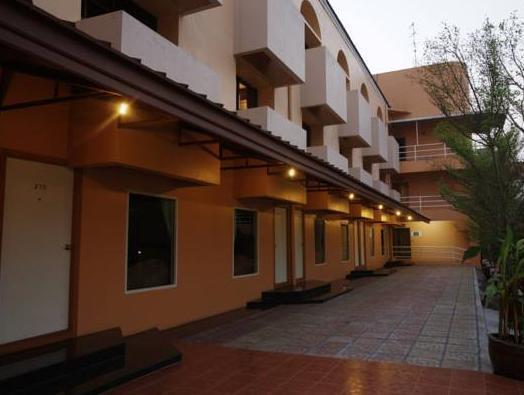 Ratchada And Hotel 3*