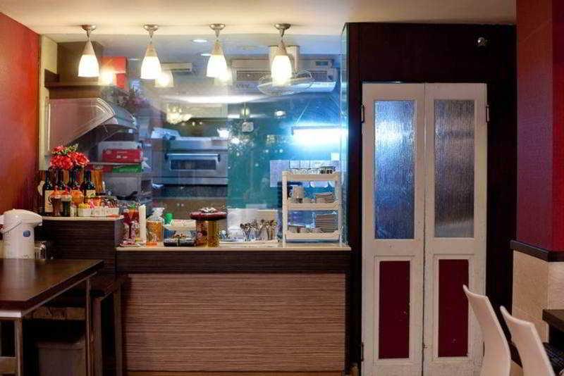 Arawana Express Phromphong Khách sạn 3*