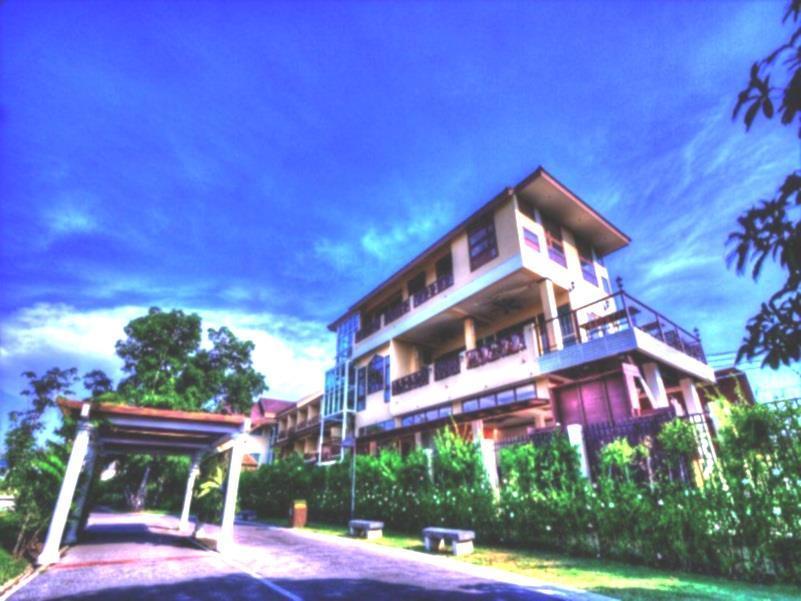Suphan Hometel 3*