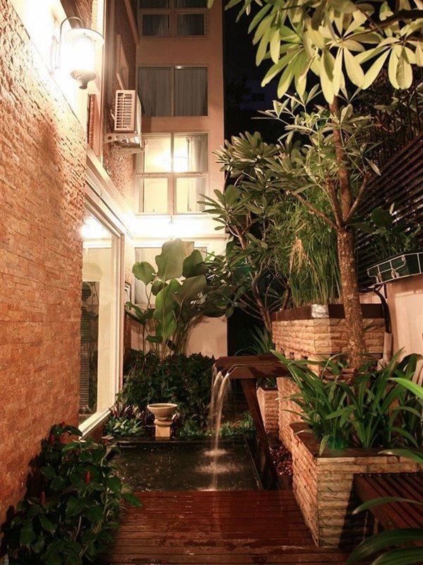 Mirth Sathorn Khách sạn