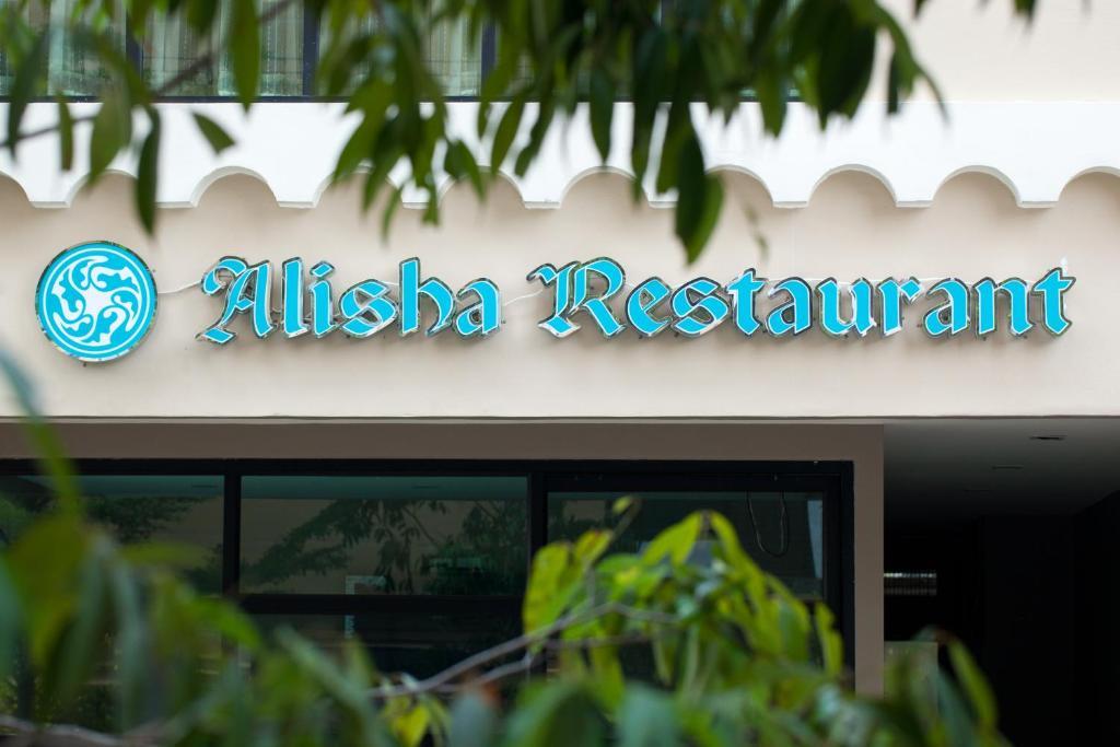 Alisha Court & Bangkok