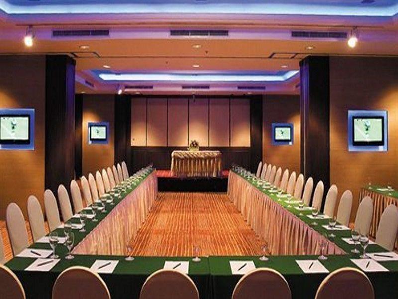 Hotel Zenith Sukhumvit 4*