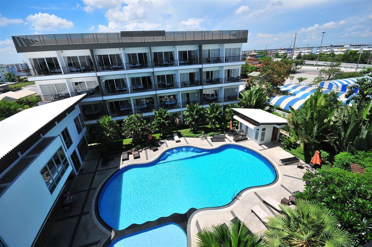 Hotel Bs Premier Airport