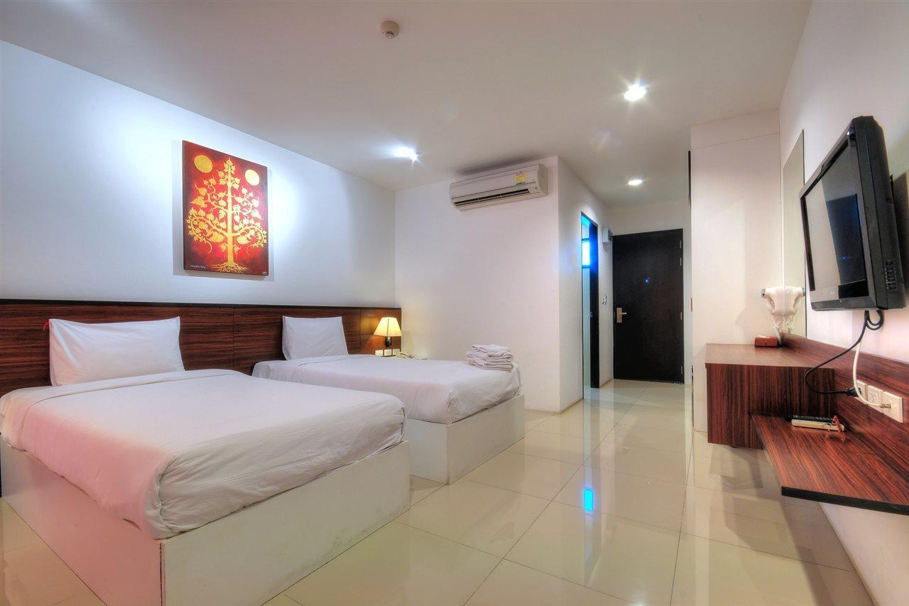 Hotel Bs Premier Airport 3*