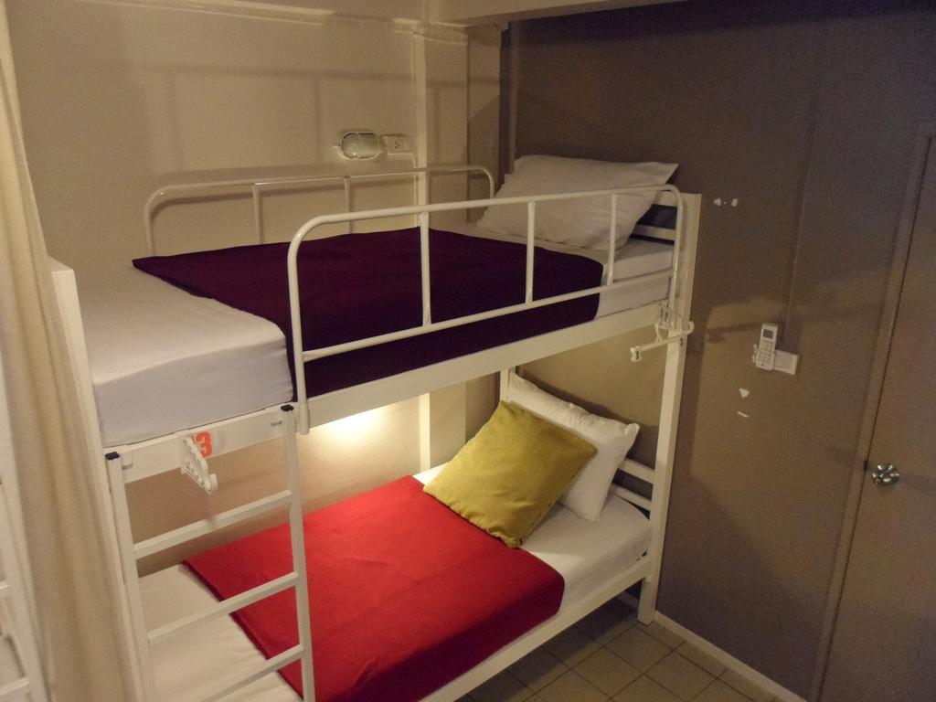 Hostel Need Sleep *