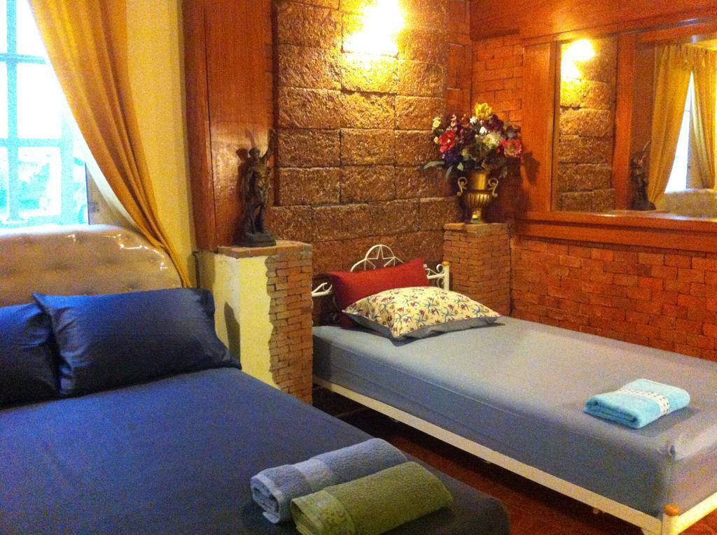 Guest house Cafe De Baan Raow