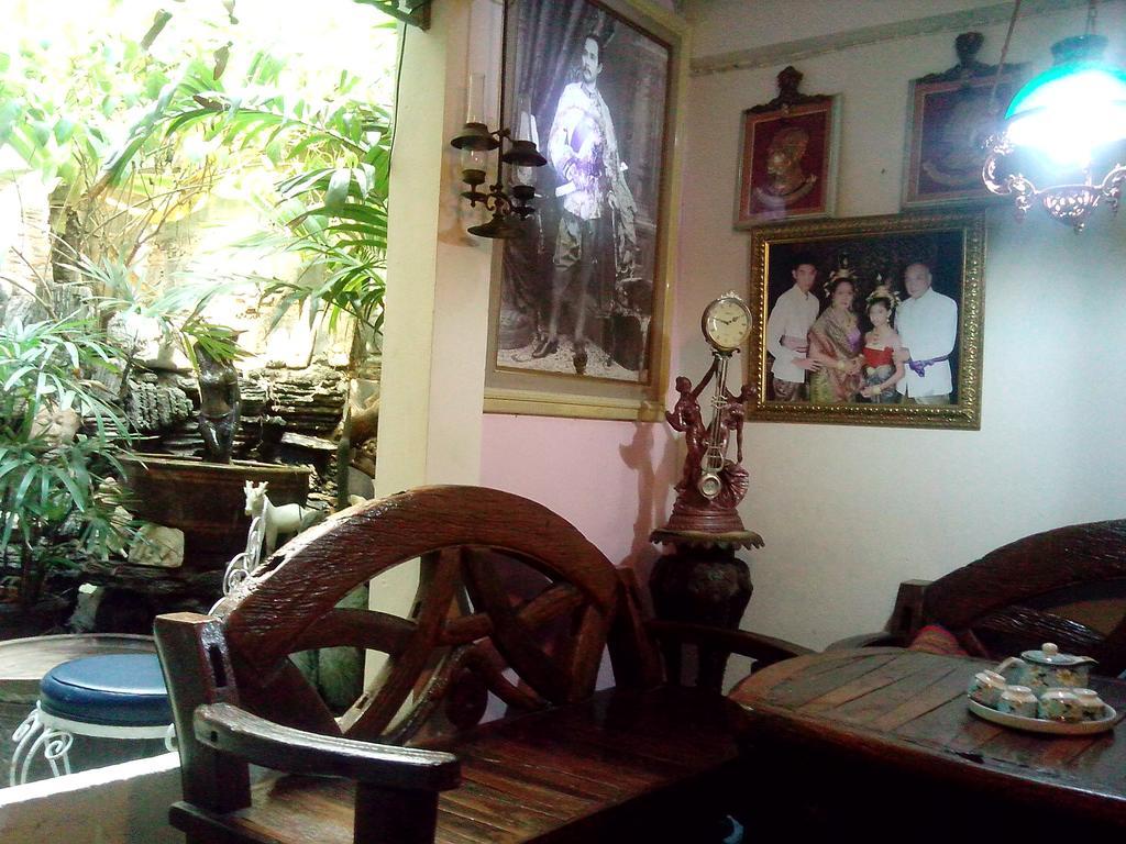 Cafe De Baan Raow