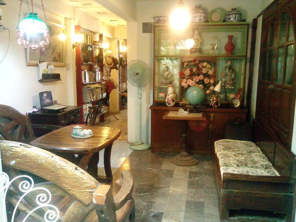 Cafe De Baan Raow Guest house *