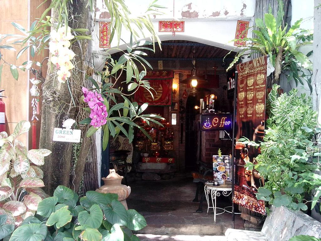 Cafe De Baan Raow Guest house