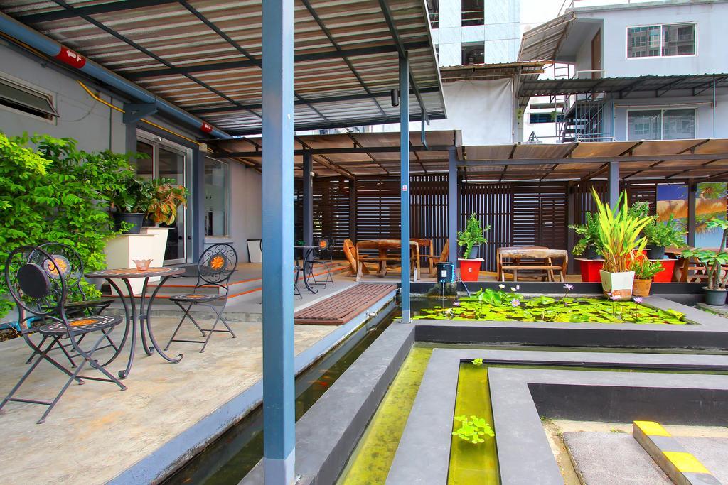 D Varee Xpress Makkasan Bangkok