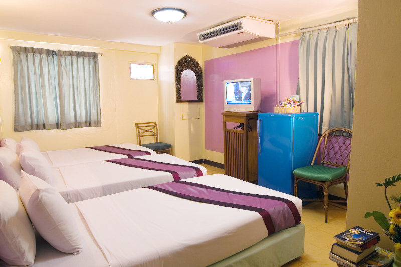 Sawasdee Hotel 2*