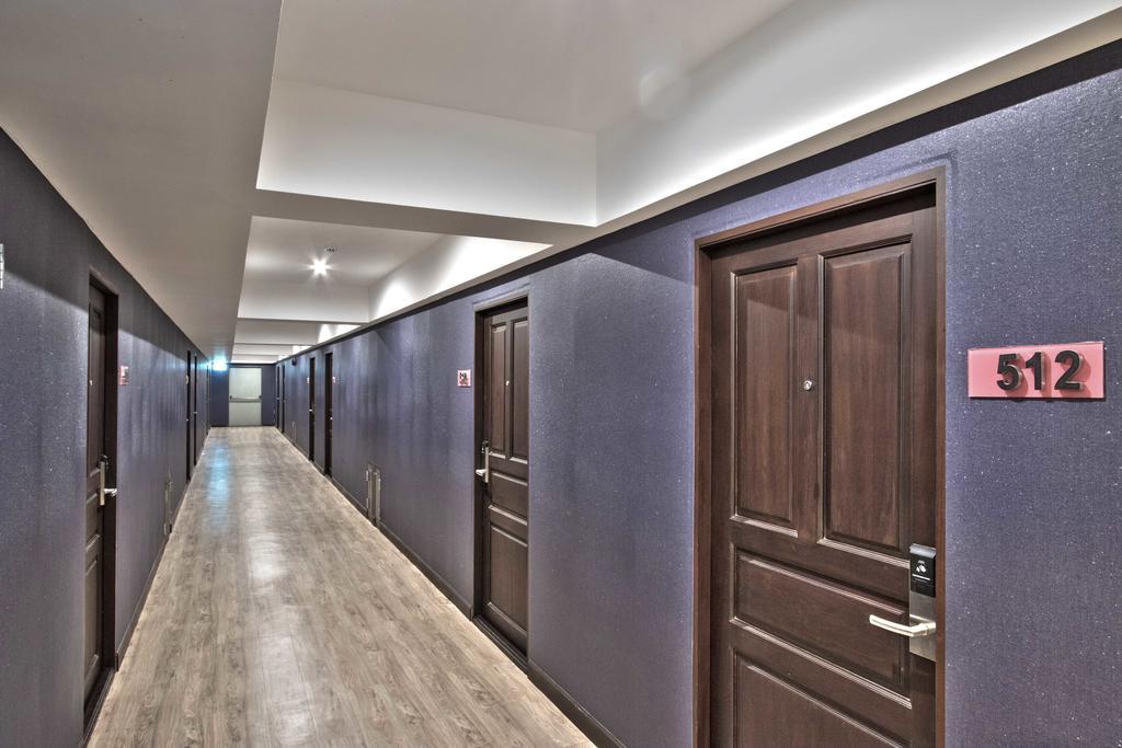 Chateau De Sukhumvit Apartahotel