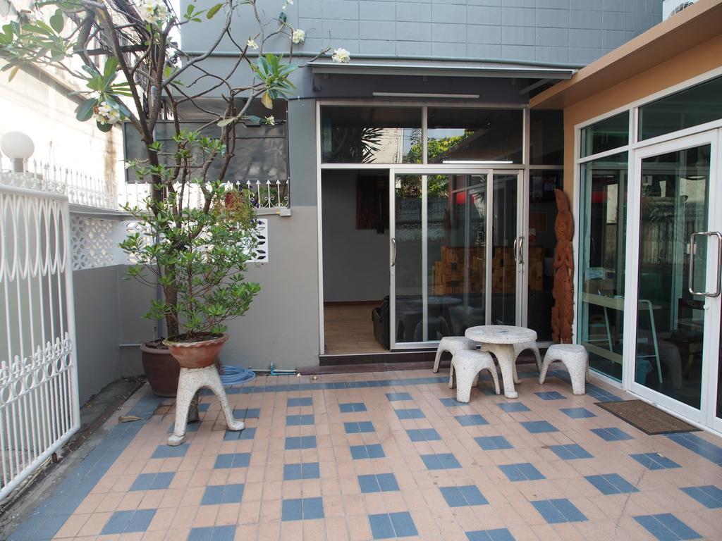 Sriyanar Place *