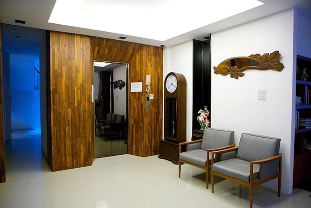 At One Hualampong Hotel 3*