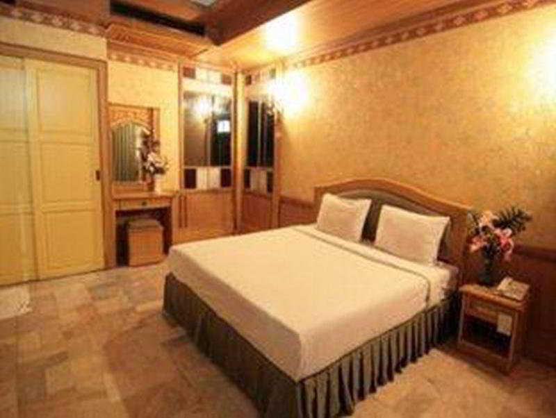 13 Coins Bangna Bitec Hotel Bangkok