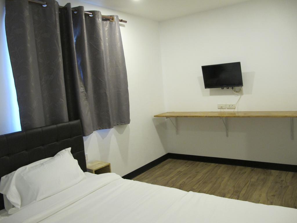 Hoppers Place Donmuang Hostel *