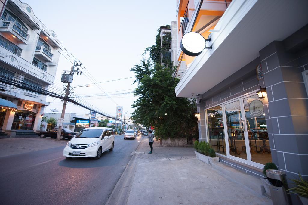 Hoppers Place Donmuang Hostel *
