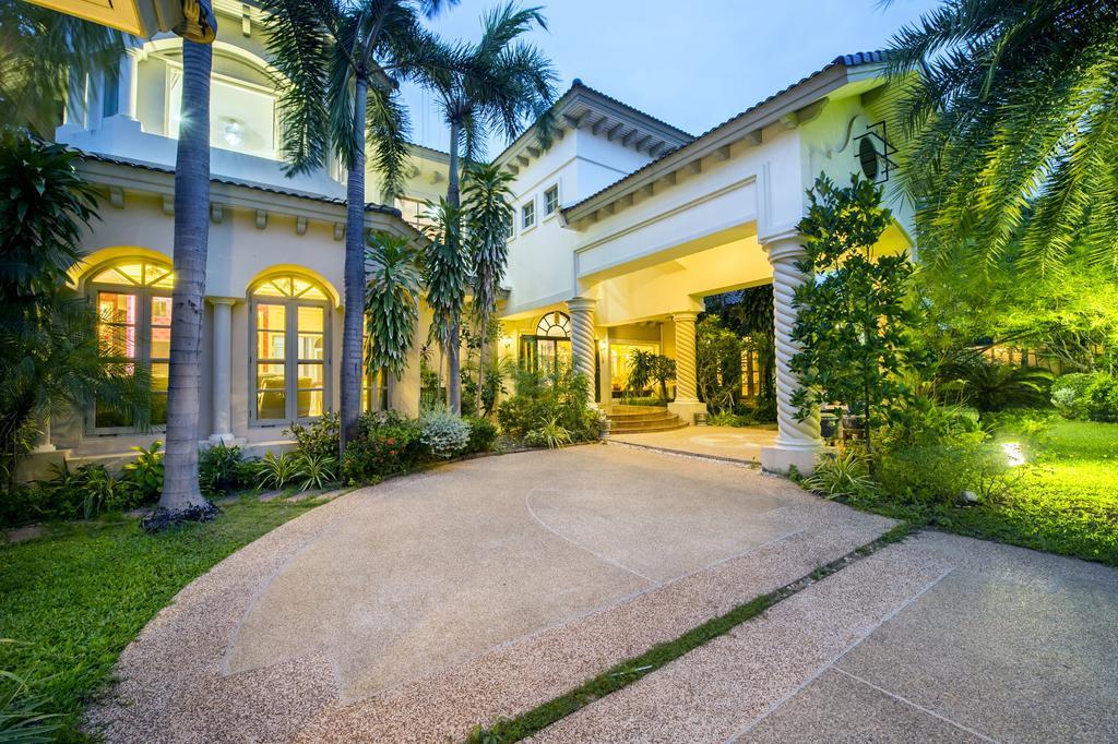 Grand With Private Pool Villa Bangkok