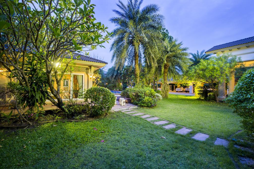Grand With Private Pool *